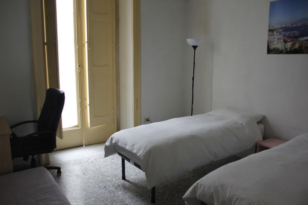 Youthhome B&B Neapol Pokój zdjęcie